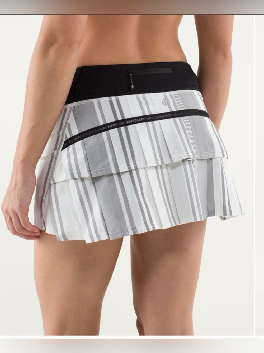 Lululemon Run: Pace Setter Skirt tennis
Groovy Stripe Nimbus / Black Sz 4